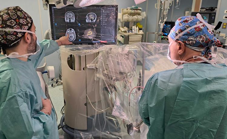 Neurochirurgia in prima linea contro il glioblastoma: un prelievo del sangue per monitorare lo sviluppo e il rischio di recidiva