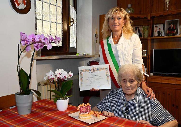 Casalmorano festeggia i 100 anni di Elvira Vailardi, memoria storica del paese