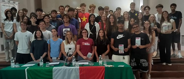 La Costituzione ai 18enni: «Usate bene la testa»