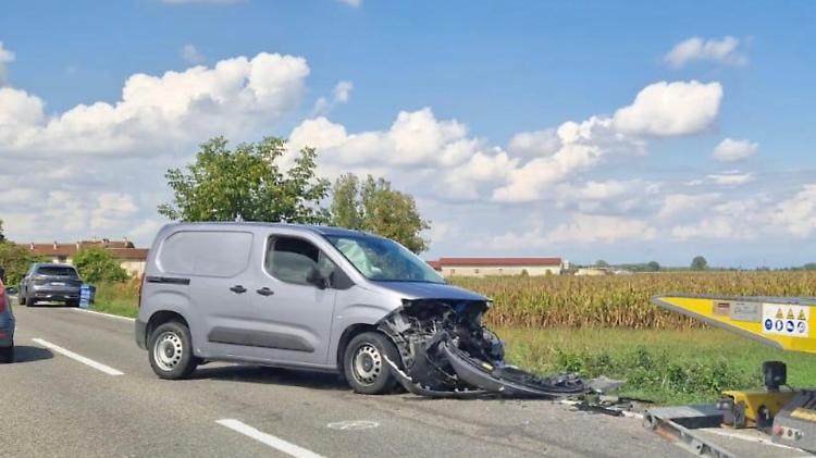 Scontro tra auto e furgone a Ca’ de Ferrari, due feriti