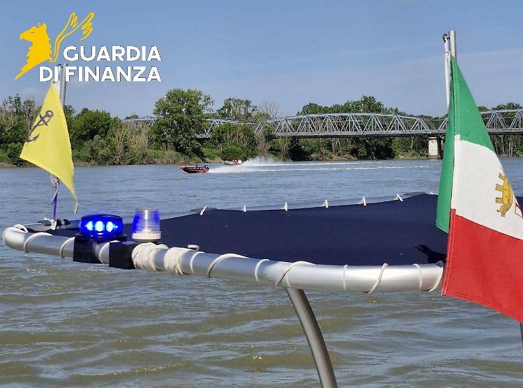 Controlli della Guardia di finanza sul Po, sanzioni per oltre 90mila euro