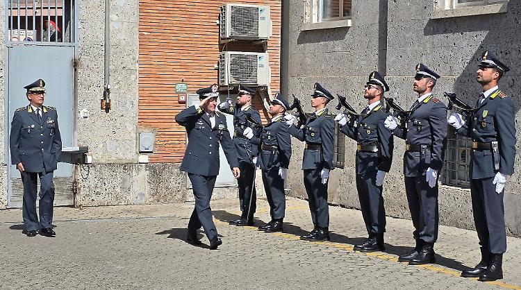Il comandante regionale visita la Guardia di Finanza di Cremona
