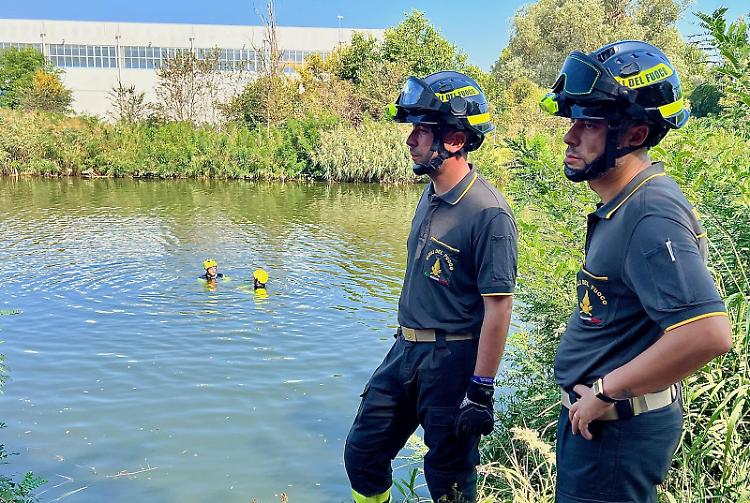 Tragedia sul canale: giovane perde la vita dopo la caduta in acqua