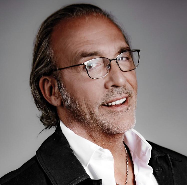 Luca Ward: Il talento di essere tutti e nessuno