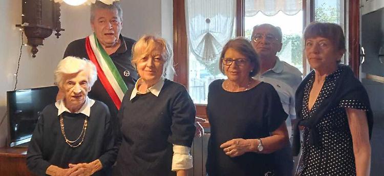 La maestra Elmina da un secolo insegna... longevità