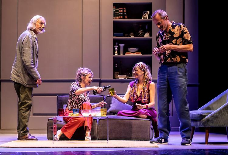 Coppie allo scoperto in una commedia brillante e provocatoria