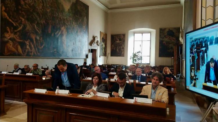 Decoro e sicurezza nei parchi: scintille in aula