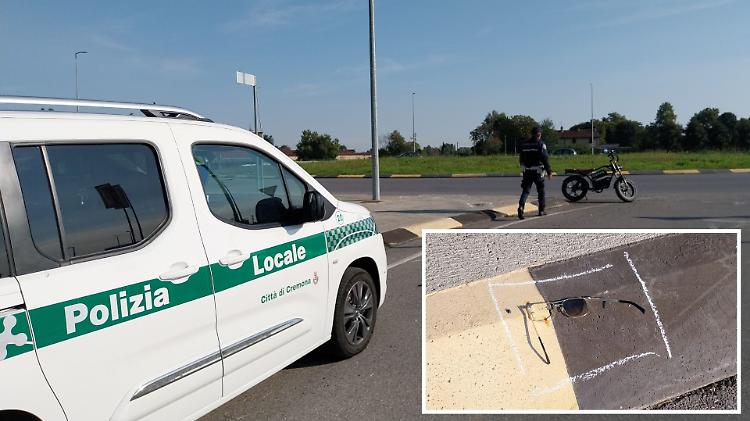 Cade dalla bicicletta e finisce col volto sull'asfalto: 40enne in ospedale