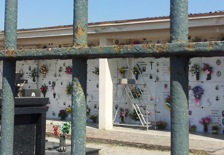 Niente tumulo? Locci cambia l’impresa