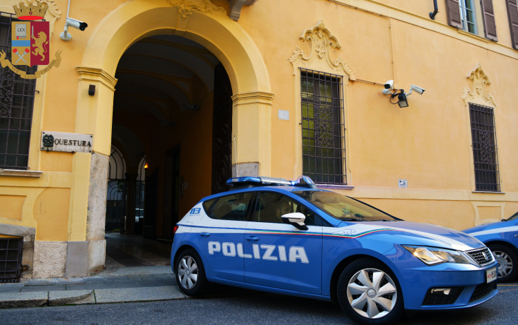 Stadi sotto controllo: 14 Daspo dopo episodi di violenza e fumogeni