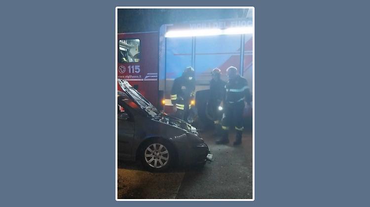 Auto in fiamme in via Ghinaglia