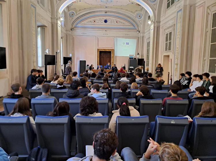 I giovani del Torriani scoprono la giustizia civile con i magistrati cremonesi