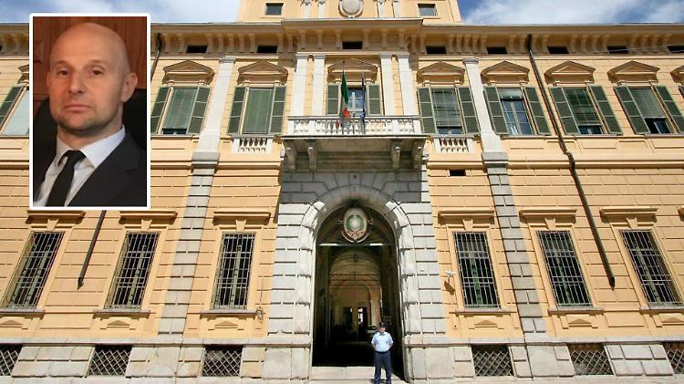 Ruba le offerte in chiesa e spinge un’anziana per fuggire: arrestato