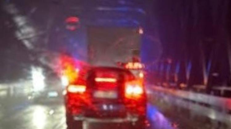 Tamponamento all'alba sul Ponte: code, disagi e proteste crescenti