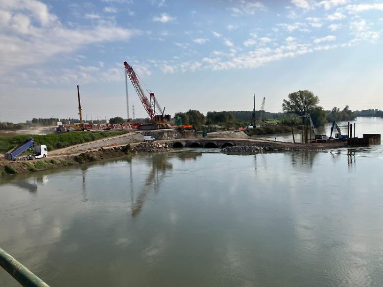 Nuovo ponte ferroviario sull’Oglio, in corso la realizzazione del guado