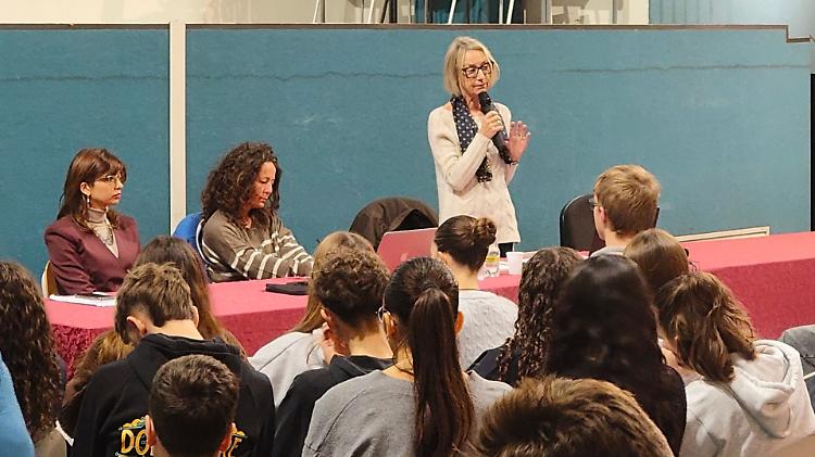 "Voci e disegni dei bambini di Gaza", gli studenti del Torriani ascoltano il racconto di Giuditta Brattini