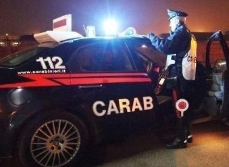 Aggredito dal branco in  centro