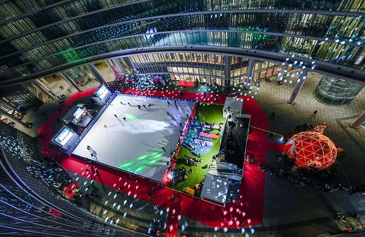 Parte il 'Natale della Regione' con il tradizionale albero di Francesco Sbolzani