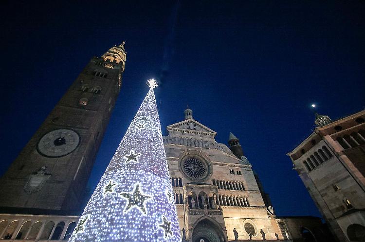 Armonie del Natale accende la piazza del Comune e inaugura le feste in città