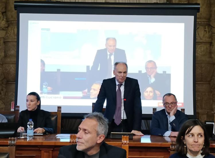 Il saluto del consiglio comunale ad Aragona: «Un uomo delle istituzioni al servizio della collettività»