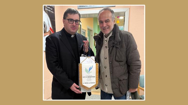 Il campione insieme ai più fragili