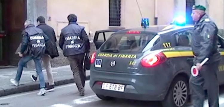 «Giro di polizze e movimenti anomali»