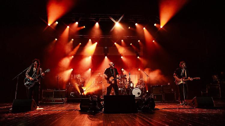 «La voce e la chitarra con uno sguardo al folk»