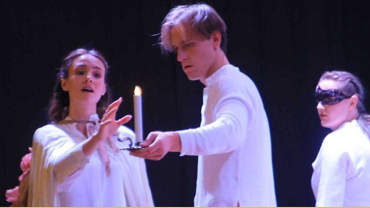 Voce e chitarra: la lirica vola in Africa