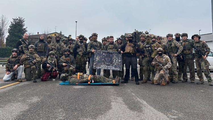 Soldati armati, ma è soltanto un gioco