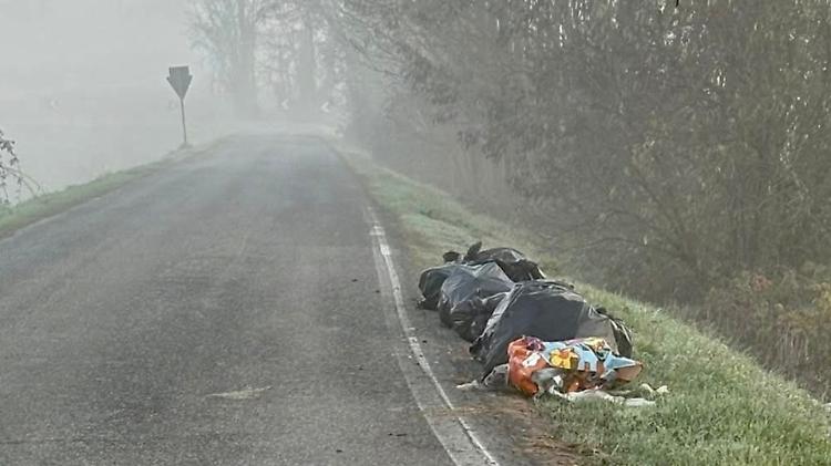 Cresce l’esasperazione per le discariche abusive: l’allarme del Comune