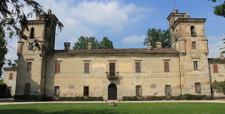 Va all’asta una parte del Castello Villa Mina della Scala