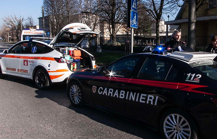 Anziano travolto sulle strisce: il conducente si dà alla fuga