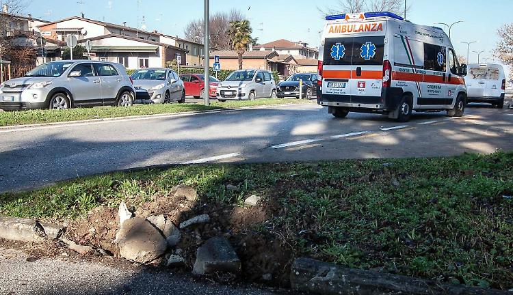 Anziano investito in viale Concordia: individuato il conducente