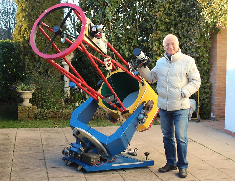 Osserva gli astri costruendosi i telescopi