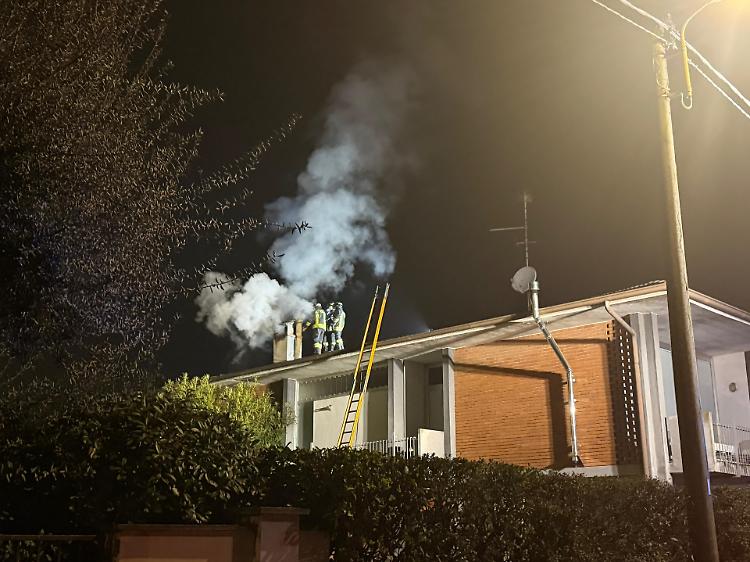 La canna fumaria va a fuoco: paura e danni