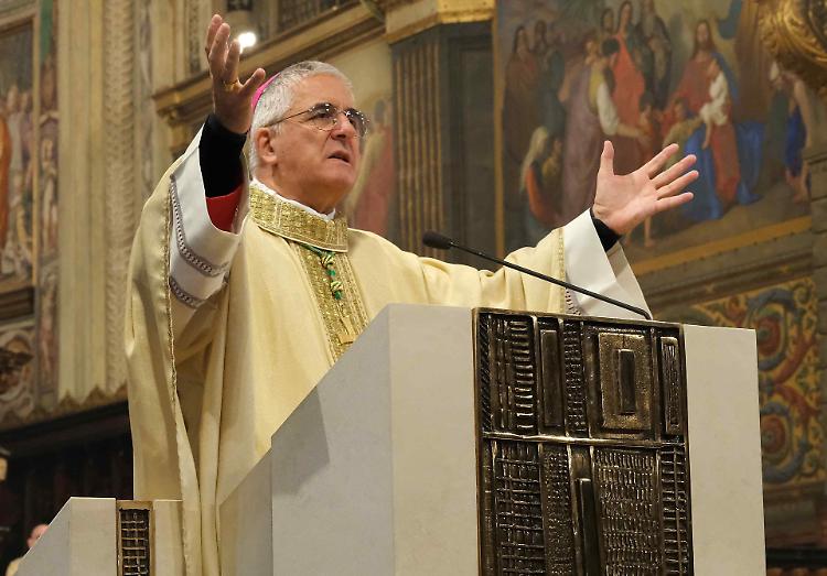 &laquo;In questo abbraccio l&rsquo;amore e la speranza che portano la pace&raquo;