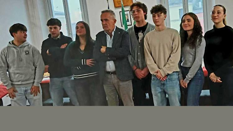 In municipio la consegna della Costituzione ai diciottenni