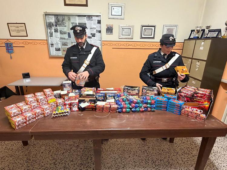 Sequestrati 219 fuochi d&rsquo;artificio venduti senza autorizzazione