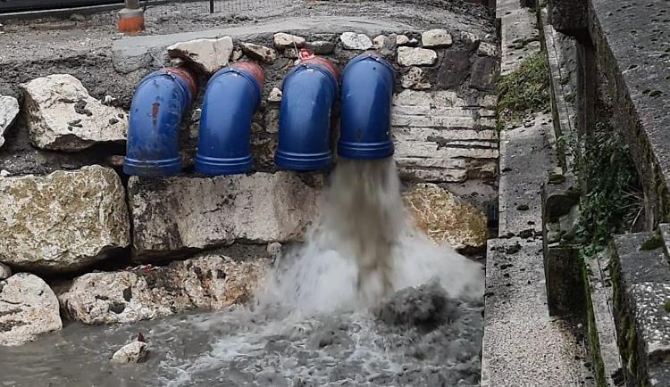 Via Bergamo, non &egrave; finita: serve un'altra pompa