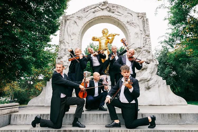 Mnozil Brass: STRAU$$. Un ballo tra due sedie