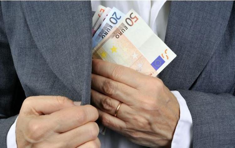 Evasione, la &lsquo;taglia&rsquo; sui &lsquo;furbetti&rsquo;: boom di incassi in Comune