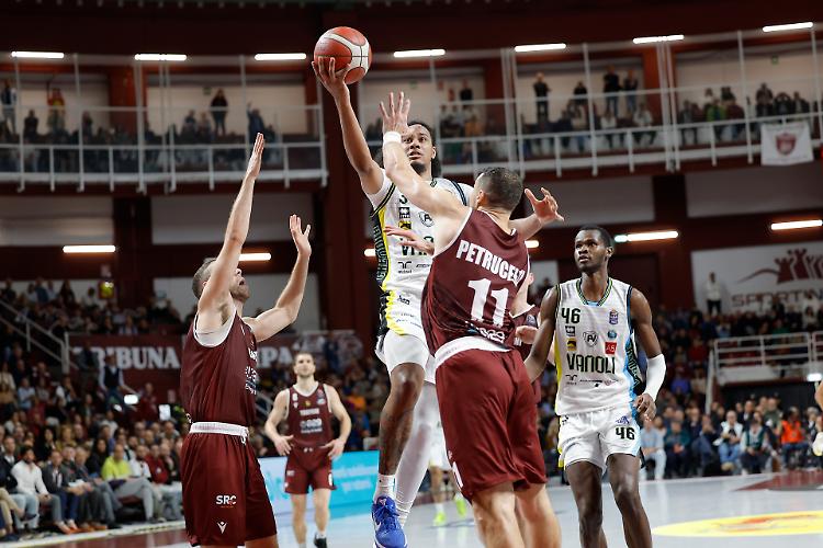 Trapani esclusa dal campionato, la Vanoli respira la permanenza in Serie A