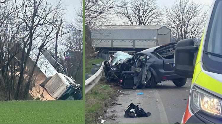 Camion precipita dal cavalcavia dopo lo scontro: un ferito molto grave
