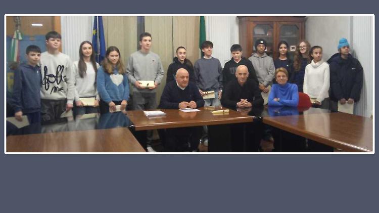 Premiato i 'bravissimi' del paese