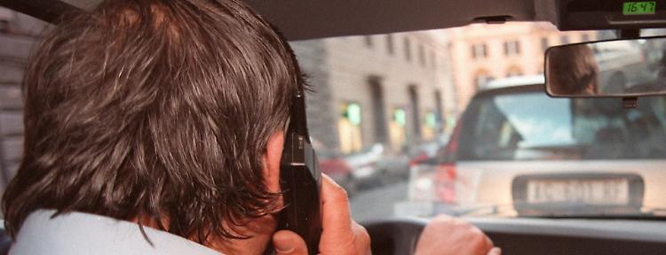 Stalking, l'ex marito si vendica con il rivale in amore: a processo