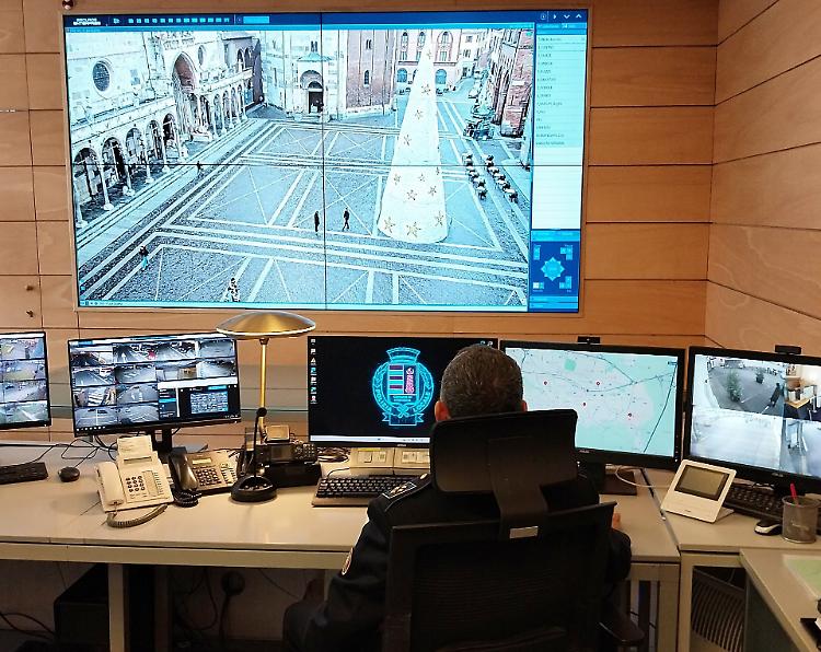 Minacce e auto rigata, inquilino condannato