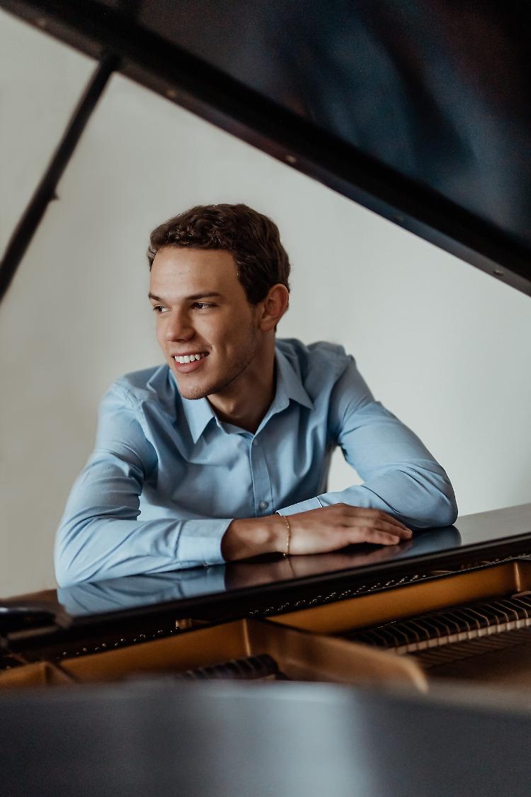 Gabriele Strata, recital di pianoforte solo