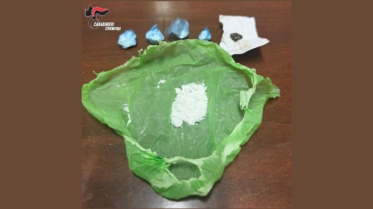 Denunciato dai carabinieri per possesso di droga