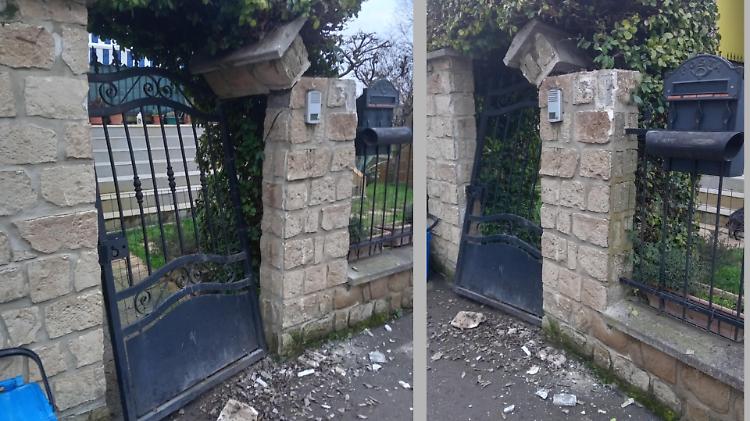 Traffico deviato, strada troppo stretta: camion distrugge l&rsquo;ingresso di un'abitazione
