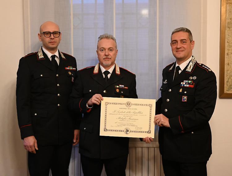 Medaglia Mauriziana ai luogotenenti Nasca e Currarino per 50 anni di servizio